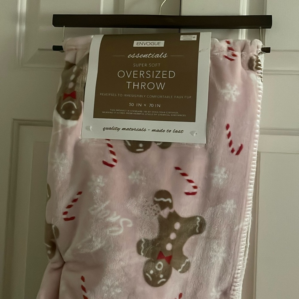 COPY - Viral pink gingerbread blanket! NWT
